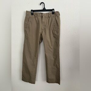 GAP Men's Khaki straight fit 33x30